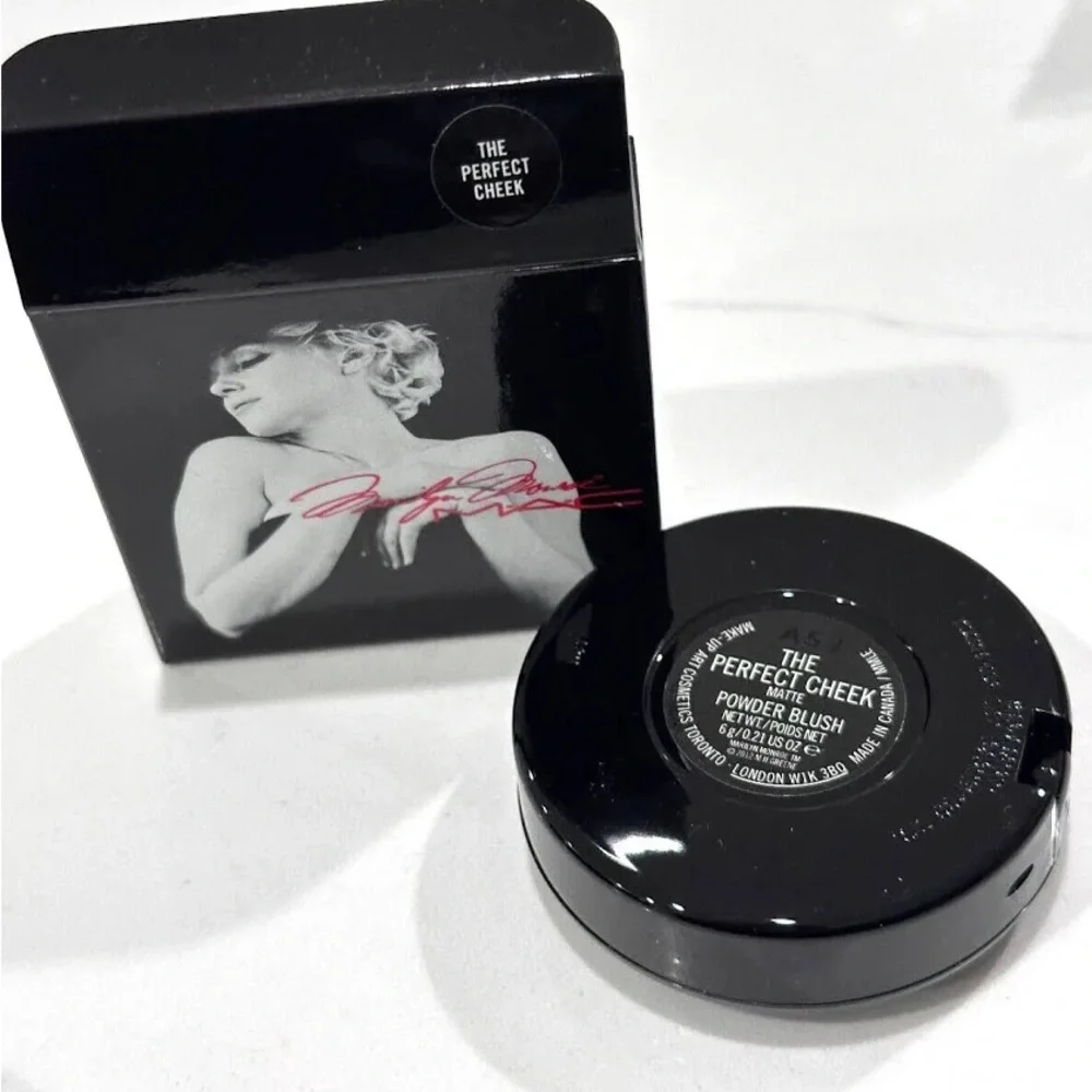 Mac Cosmetics Marilyn Monroe Brand New in box Powder Blush The Perfect Cheek